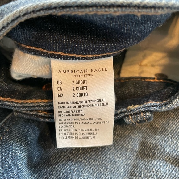 American Eagle Dark Wash Distressed Tomgirl Jwans - Picture 3 of 6
